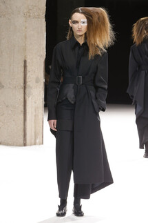 Yohji Yamamoto Fall 2018 Ready-to-Wear , Ёдзи Ямамото осень зима 2018 , Fashion show , неделя моды в Париже , PFW , Mainstyles